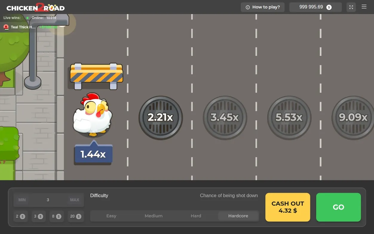 Laufende Runde: Huhn bei 1.44x, CASH OUT zeigt 4.32 $ neben grünem GO-Knopf, Barriere auf Fahrbahn